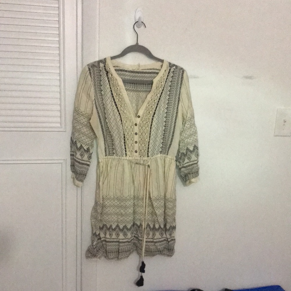 Floreat dress, white w/ black detail. Buttons on the top and a tie at the waist